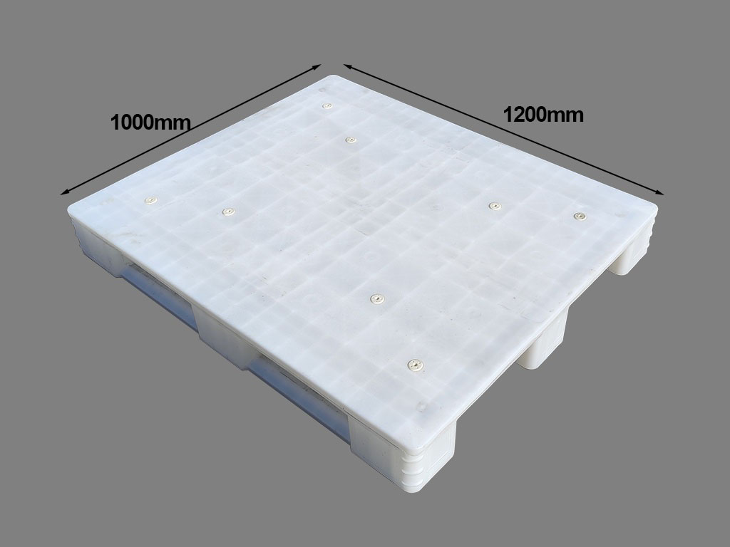 Reinforced Solid Deck 3-Runner Pallet