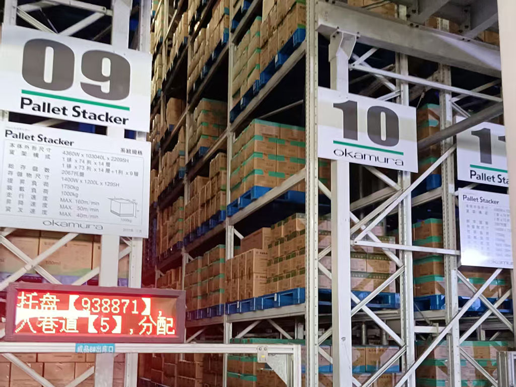 Automated storage and pallet handling system